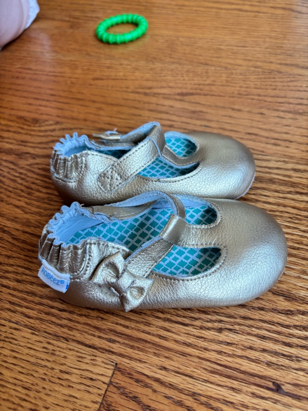 Robeez Gold Baby Girls Mary Jane Soft Sole Shoes 12-18m - Picture 2 of 3